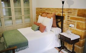 Carmona Center Apartment